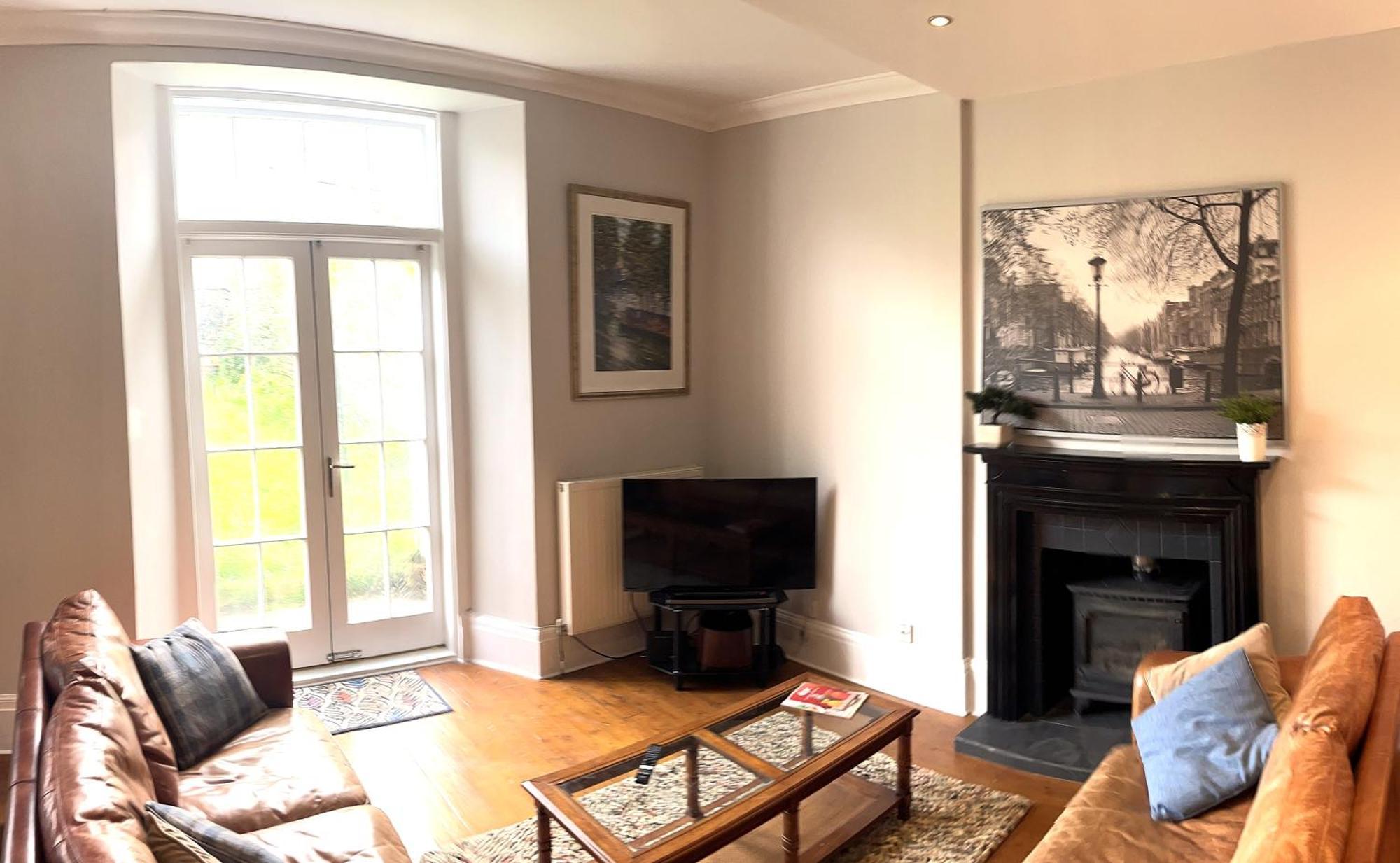 Spacious New Town Garden Flat Apartamento *